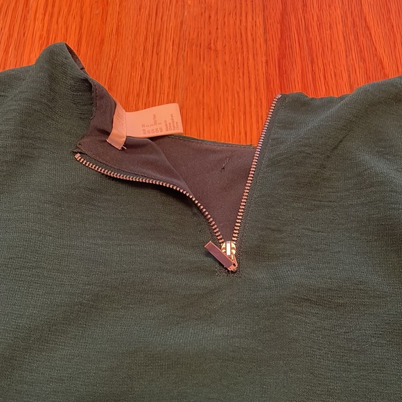 H&M Hunter Green 3/4 Sleeve Lightweight Dress - Great for Work, Holiday Parties - Picture 7 of 8